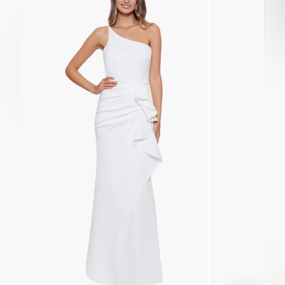Xscape Gown in Ivory NWOT